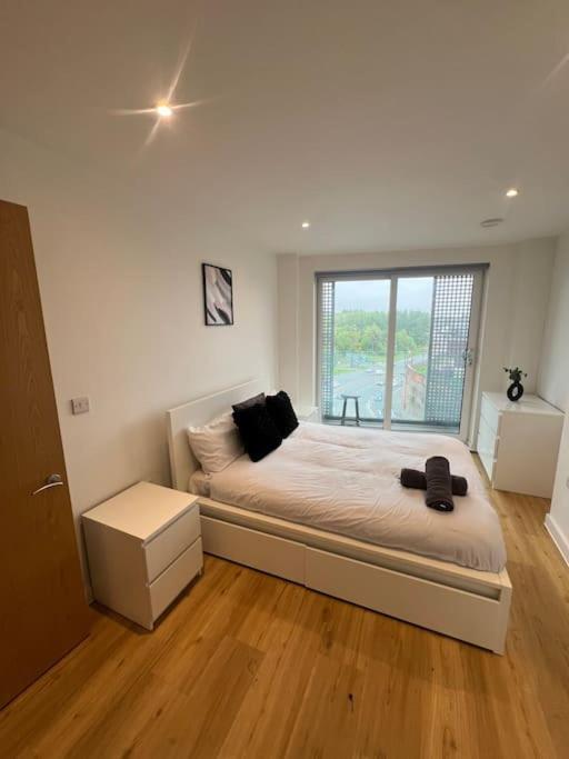2 Bed Corner Apartment With Gym Манчестер Екстер'єр фото