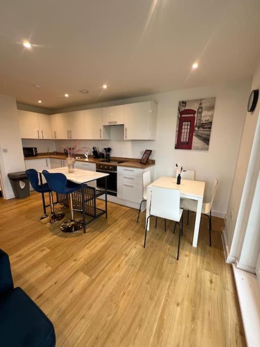 2 Bed Corner Apartment With Gym Манчестер Екстер'єр фото